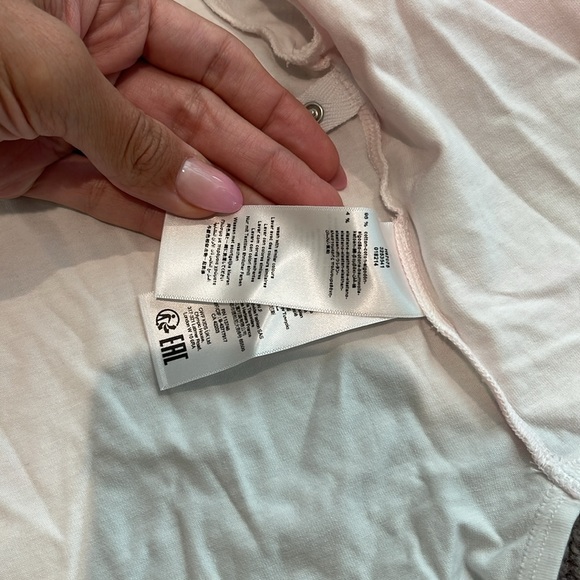 Newborn Givenchy longsleeve Snap with bib and box - Picture 6 of 8